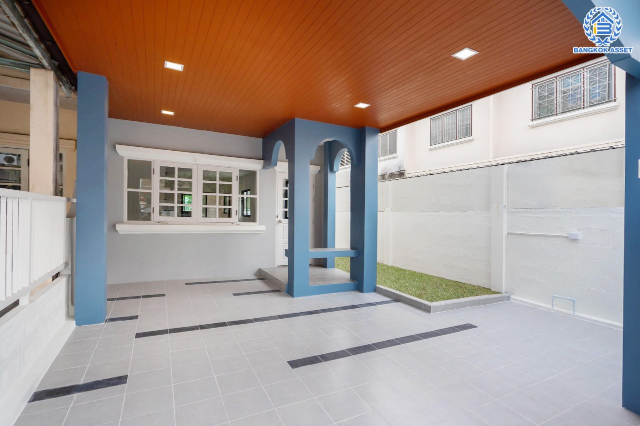 บ้านมือสองตกแต่งใหม่ ม.นันทนาการ์เด้นท์2 รัตนาธิเบศร์-ท่าอิฐ ทาวน์เฮ้าส์หลังใหญ่ ห้องริม แบรนด์ Property Perfect เนื้อที่ 34.5 ตร.ว. ฟังก์ชัน 2 ห้องนอน 2 ห้องน้ำ บนทำเลเดินทางสะดวก เชื่อมต่อหลายเส้นทาง ใจกลาง 2 เซ็นทรัลฯ เพียง 5 นาทีถึงรถไฟฟ้า "สถานีบางรักน้อยท่าอิฐ"